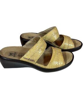 Mephisto Mobils women’s sandals size 9 US mustard yellow color croc leather